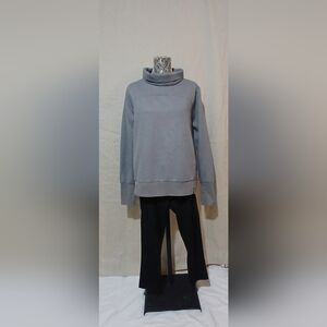 Women's Gray Turtleneck Sweatshirt With Black Leggins